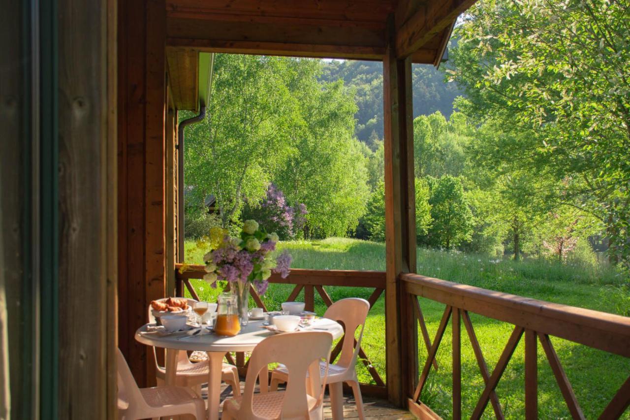 Les Chalets De Booz Saint-Germain-du-Teil Exterior photo